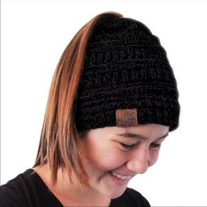 Ponytail Beanie - black